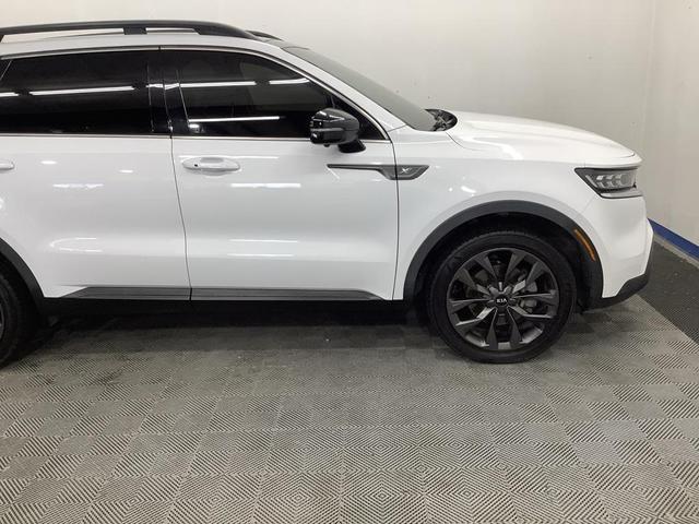 Photo of 2021 Glacial White Pearl Kia Sorento