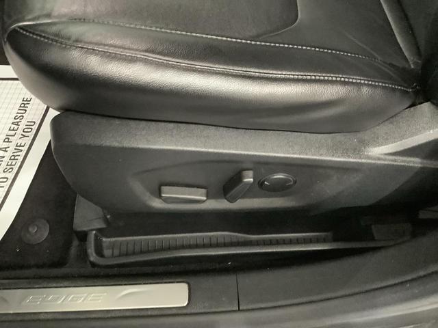 Photo of 2021 Gray Ford Edge