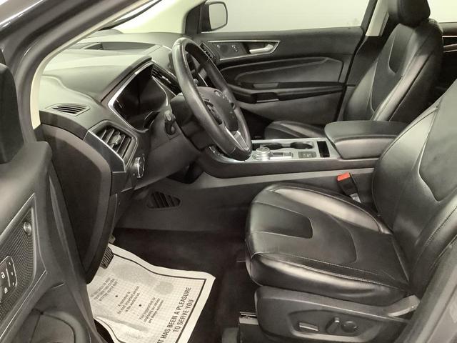 Photo of 2021 Gray Ford Edge