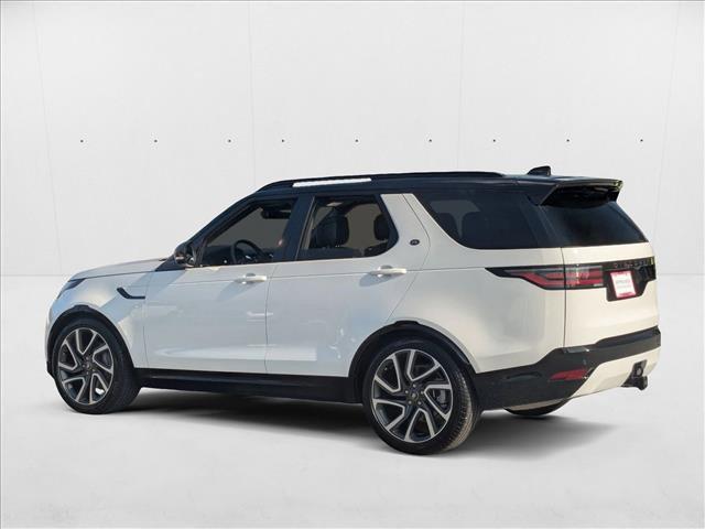 Photo of 2024 Fuji White Land Rover Discovery
