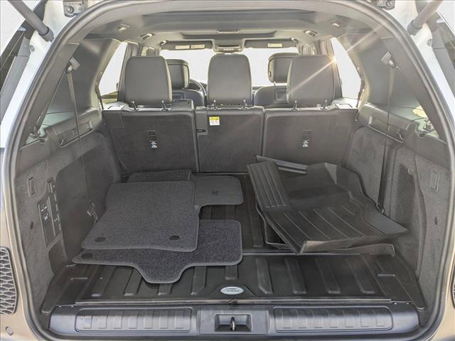 Photo of 2024 Fuji White Land Rover Discovery