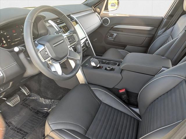 Photo of 2024 Fuji White Land Rover Discovery
