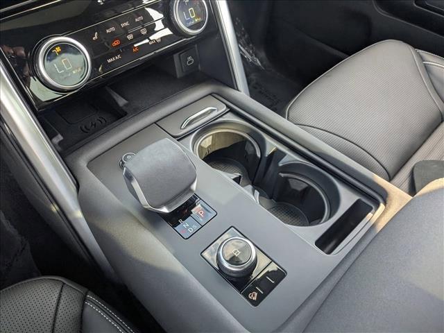 Photo of 2024 Fuji White Land Rover Discovery