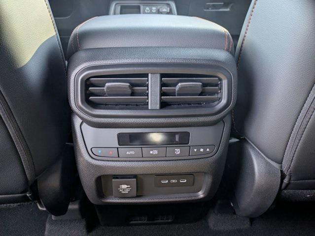 Photo of 2025 Sonic Gray Pearl Honda Pilot