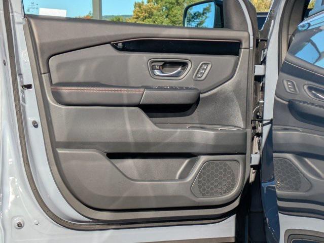 Photo of 2025 Sonic Gray Pearl Honda Pilot
