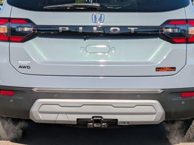 Photo of 2025 Sonic Gray Pearl Honda Pilot