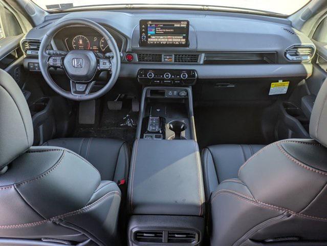 Photo of 2025 Sonic Gray Pearl Honda Pilot