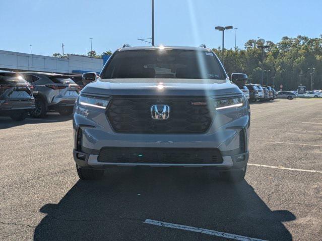 Photo of 2025 Sonic Gray Pearl Honda Pilot