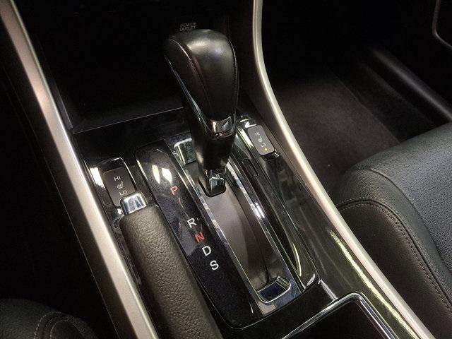 Photo of 2016 Crystal Black Pearl Honda Accord