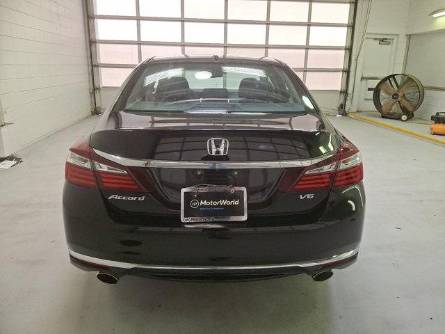 Photo of 2016 Crystal Black Pearl Honda Accord