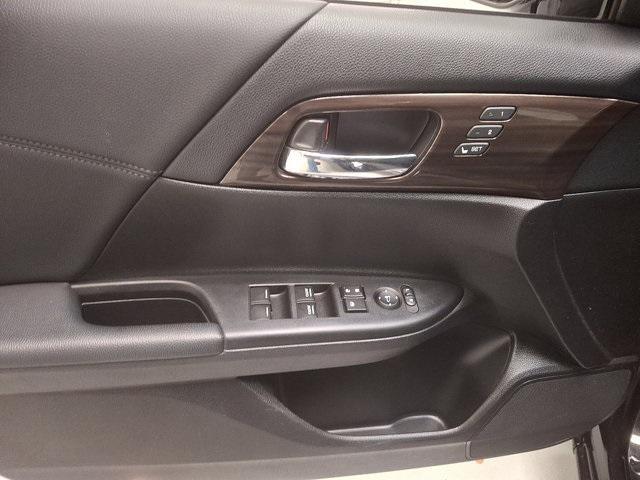Photo of 2016 Crystal Black Pearl Honda Accord