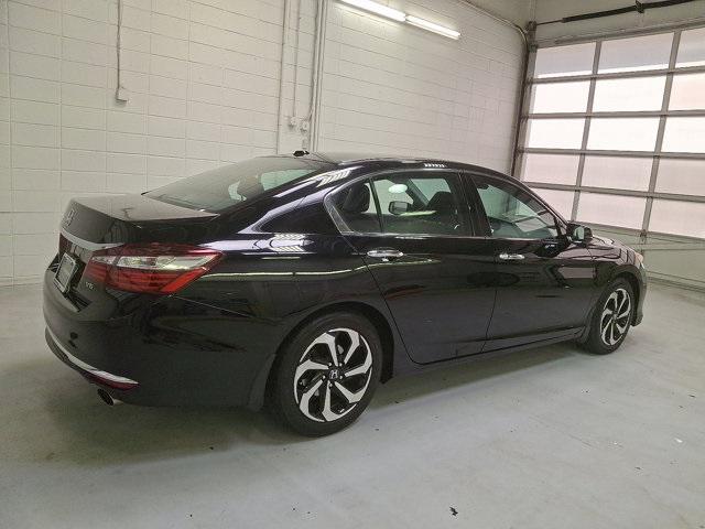 Photo of 2016 Crystal Black Pearl Honda Accord