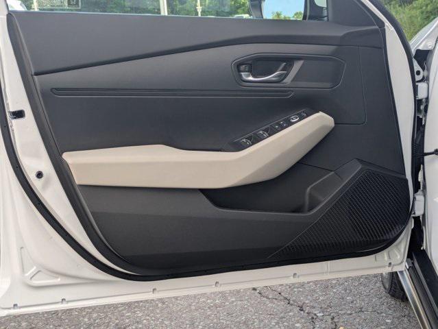 Photo of 2025 Platinum White Pearl Honda Accord
