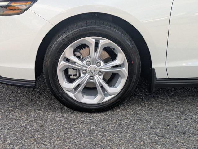 Photo of 2025 Platinum White Pearl Honda Accord