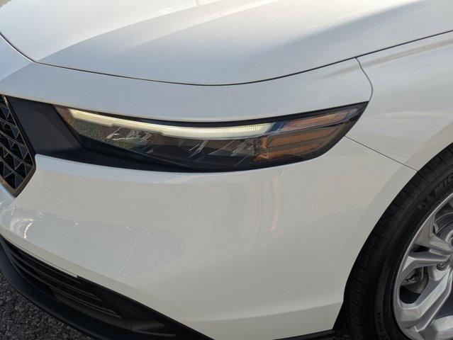 Photo of 2025 Platinum White Pearl Honda Accord