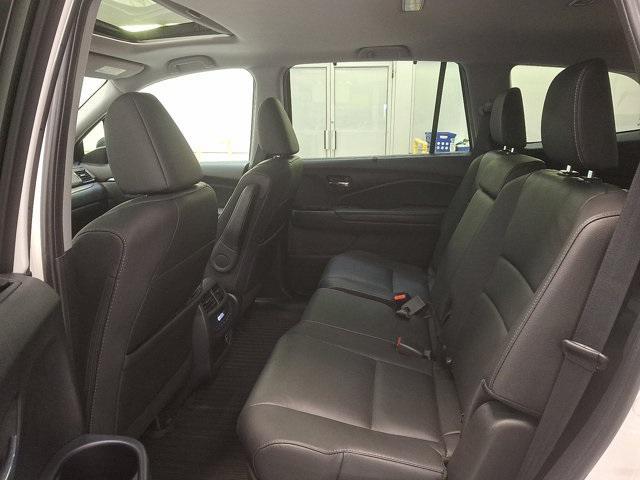 Photo of 2022 Platinum White Honda Pilot