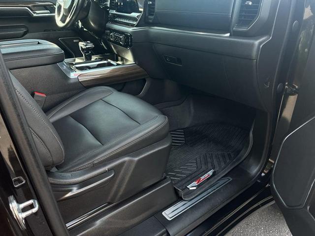 Photo of 2022 Black Chevrolet Silverado 1500