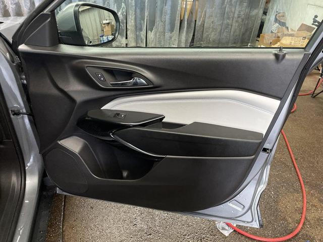 Photo of 2025 Sterling Gray Metallic Chevrolet Trax