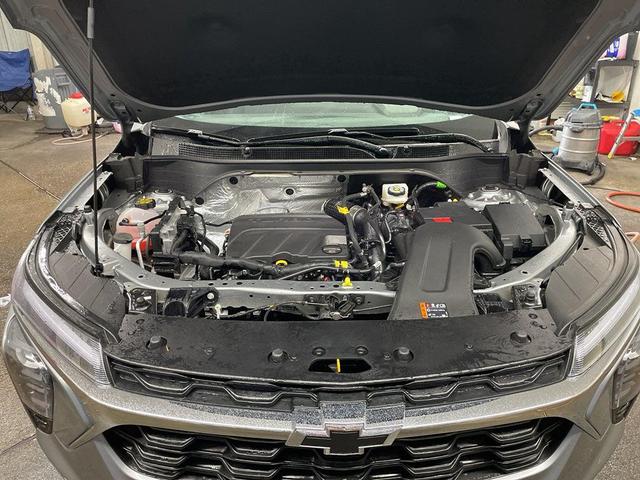 Photo of 2025 Sterling Gray Metallic Chevrolet Trax