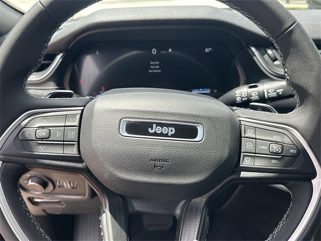 Photo of 2025 Diamond Black Jeep Grand Cherokee L