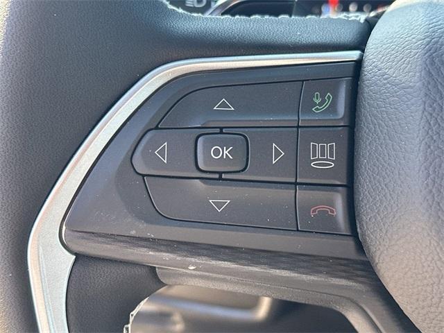 Photo of 2025 Silver Zynith Jeep Grand Cherokee