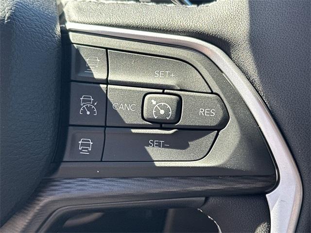 Photo of 2025 Silver Zynith Jeep Grand Cherokee
