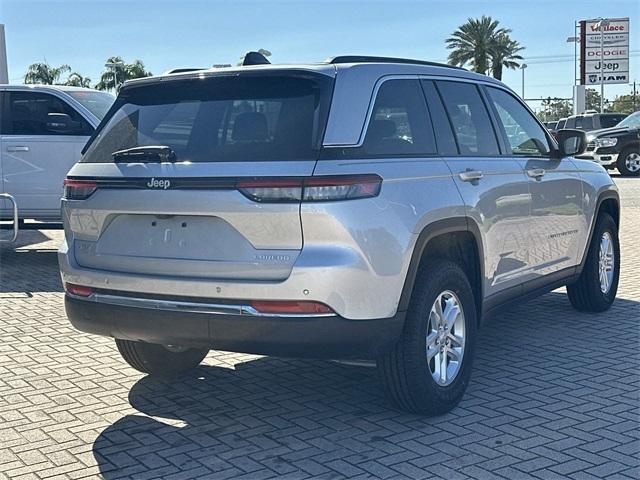 Photo of 2025 Silver Zynith Jeep Grand Cherokee