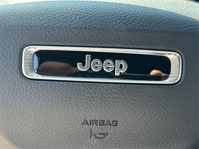 Photo of 2025 Silver Zynith Jeep Grand Cherokee