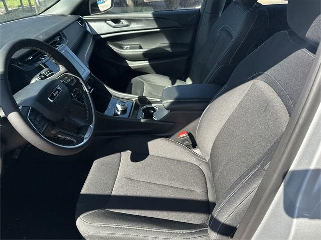 Photo of 2025 Silver Zynith Jeep Grand Cherokee