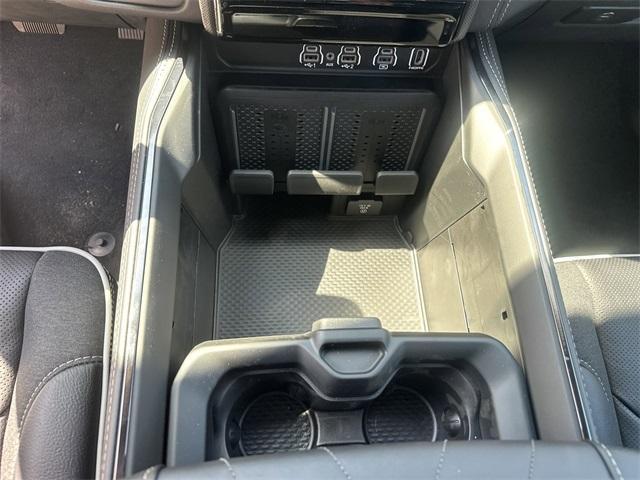 Photo of 2025 Bright White Clearcoat RAM 1500