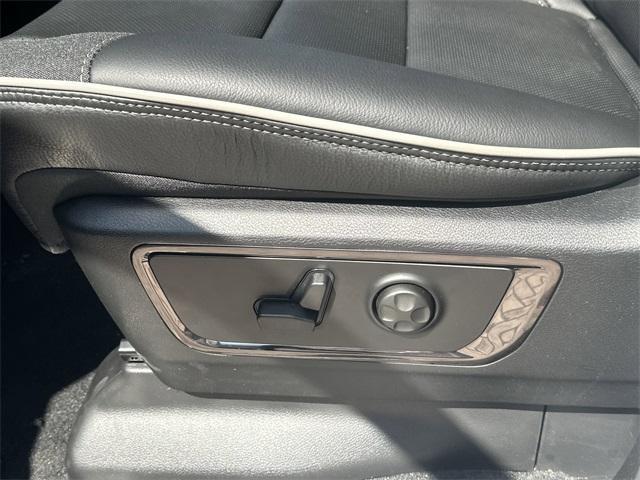 Photo of 2025 Bright White Clearcoat RAM 1500