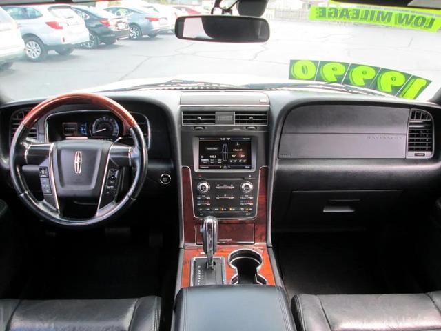 Photo of 2015 White Platinum Metallic Tri-Coat Lincoln Navigator