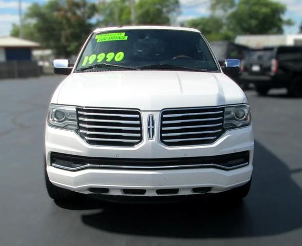 Photo of 2015 White Platinum Metallic Tri-Coat Lincoln Navigator