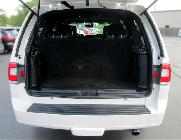 Photo of 2015 White Platinum Metallic Tri-Coat Lincoln Navigator