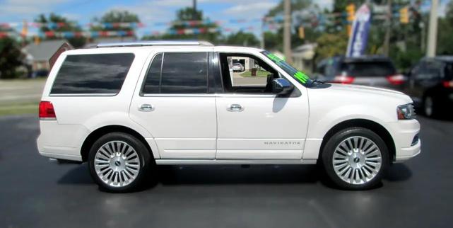 Photo of 2015 White Platinum Metallic Tri-Coat Lincoln Navigator