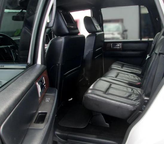 Photo of 2015 White Platinum Metallic Tri-Coat Lincoln Navigator