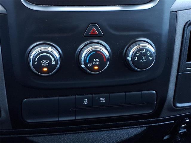 Photo of 2019 Diamond Black Crystal Pearlcoat RAM 1500