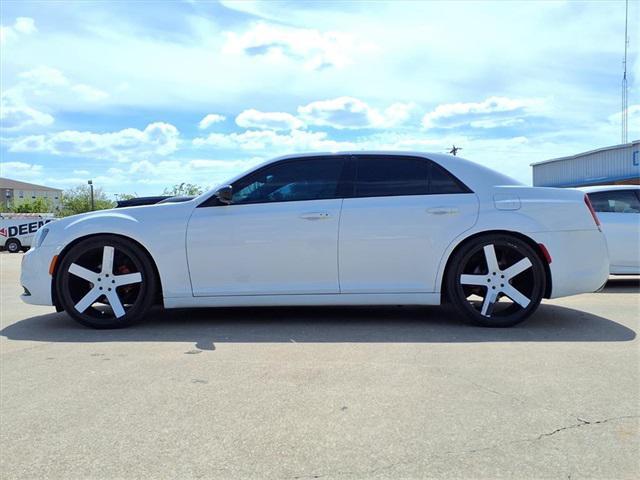 Photo of 2020 Bright White Clearcoat Chrysler 300
