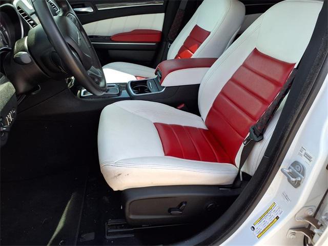 Photo of 2020 Bright White Clearcoat Chrysler 300