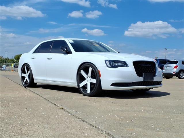 Photo of 2020 Bright White Clearcoat Chrysler 300