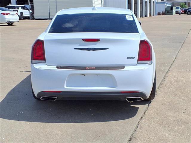 Photo of 2020 Bright White Clearcoat Chrysler 300