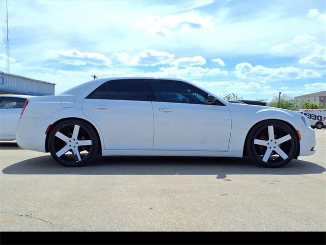 Photo of 2020 Bright White Clearcoat Chrysler 300