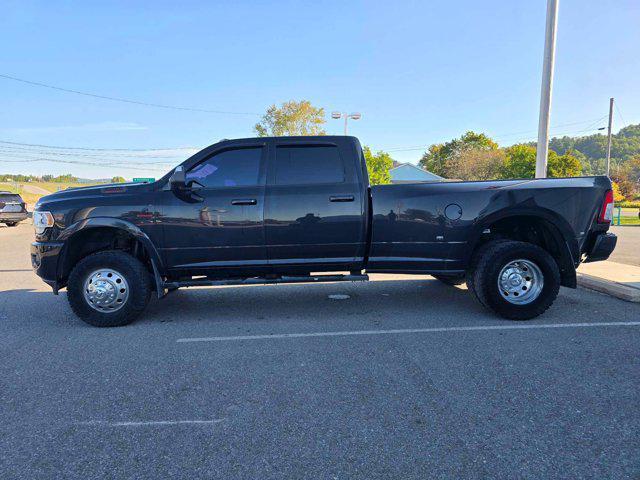Photo of 2019 Diamond Black Crystal Pearlcoat RAM 3500
