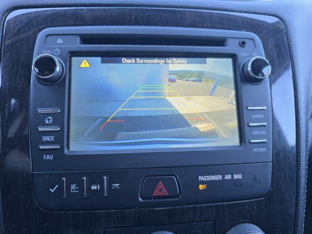 Photo of 2016 Iridescent Pearl Tricoat Chevrolet Traverse