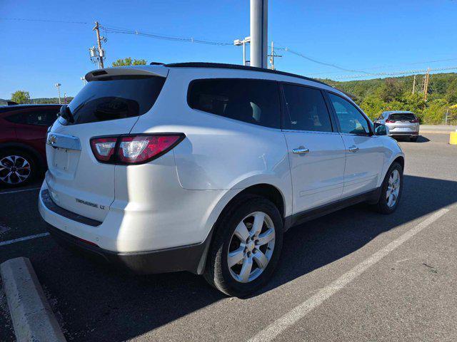 Photo of 2016 Iridescent Pearl Tricoat Chevrolet Traverse