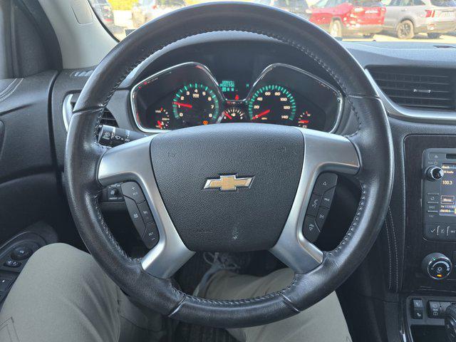 Photo of 2016 Iridescent Pearl Tricoat Chevrolet Traverse