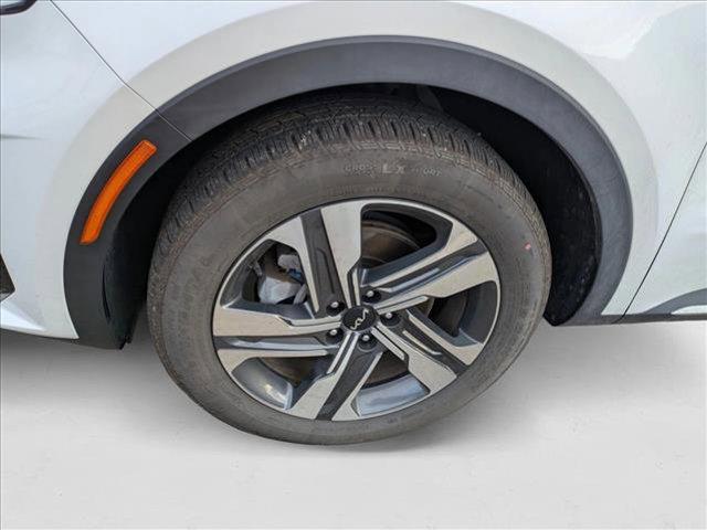 Photo of 2023 Snow White Pearl Kia Sorento Hybrid