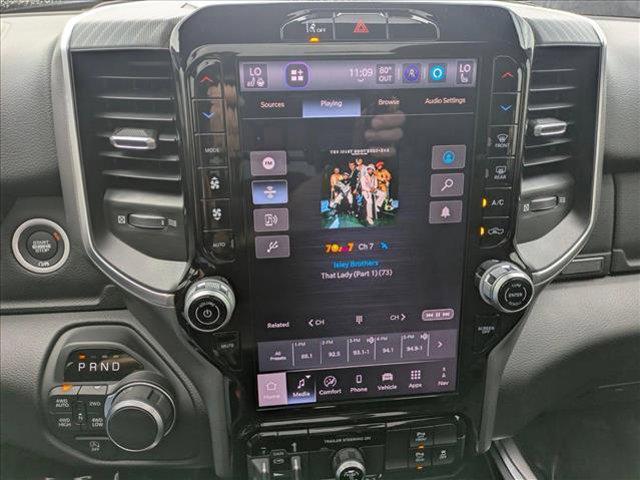 Photo of 2025 Diamond Black Crystal Pearlcoat RAM 1500