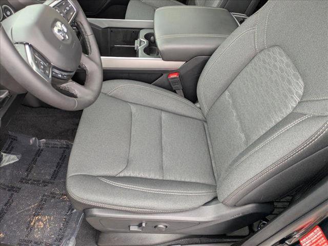 Photo of 2025 Diamond Black Crystal Pearlcoat RAM 1500