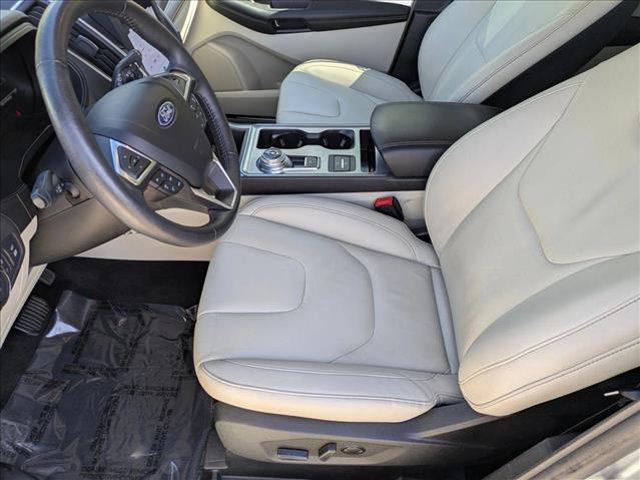 Photo of 2022 Iconic Silver Metallic Ford Edge